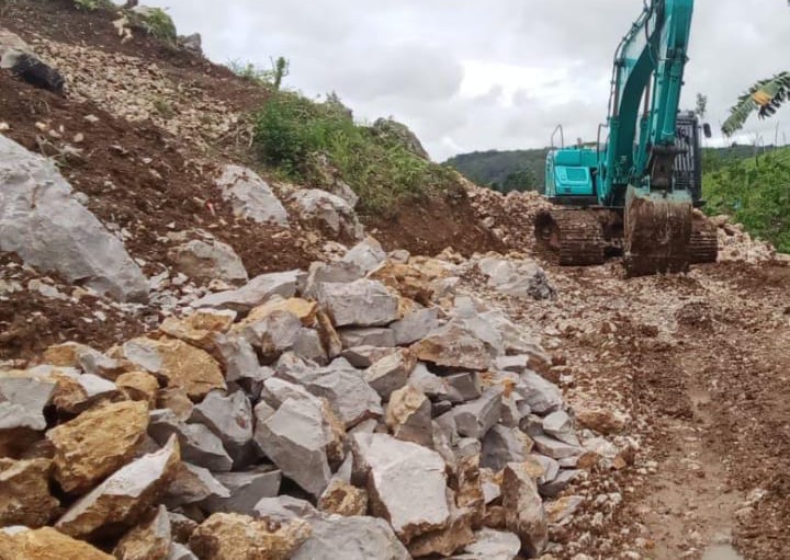 Tambang Batu Limestone Milik PT Nusa Konstruksi Engineering Diduga Tak Kantongi Izin, Namun Tetap Beroperasi