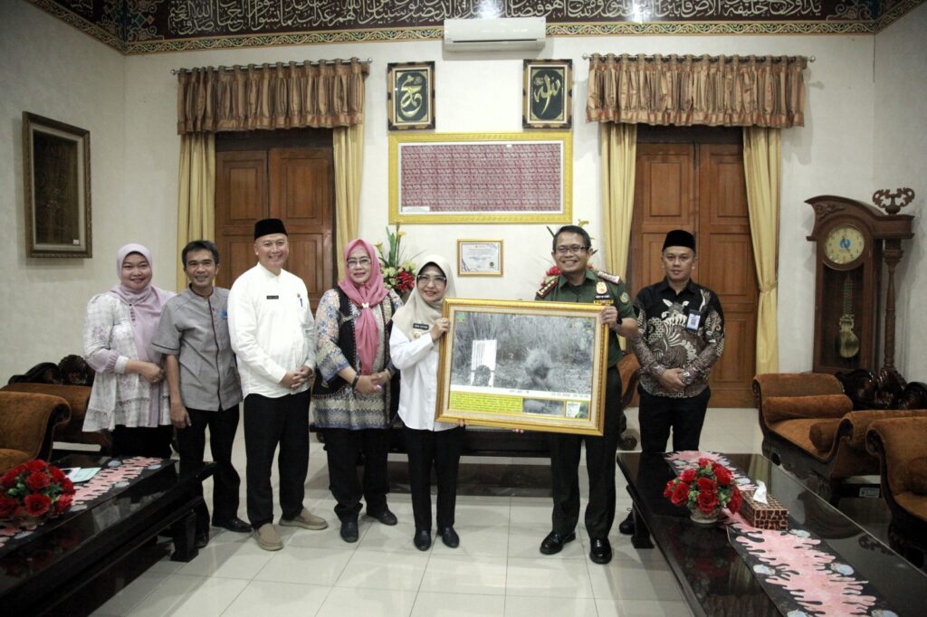 Penangkaran Badak Jawa Dongkrak Ekonomi Masyarakat