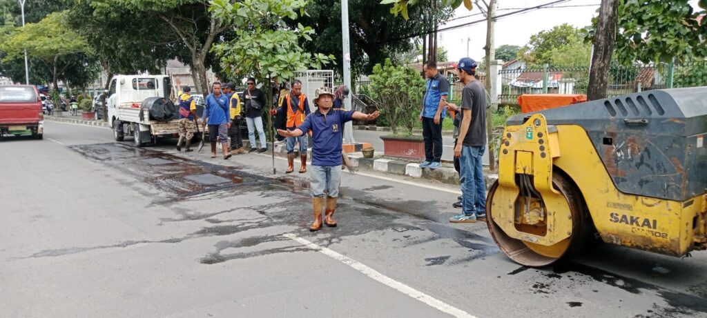 PUPR Provinsi Banten Melalui (UPTD) PJJ Wilayah Lebak Genjot Perbaikan Jalan Menjelang Hari Lebaran