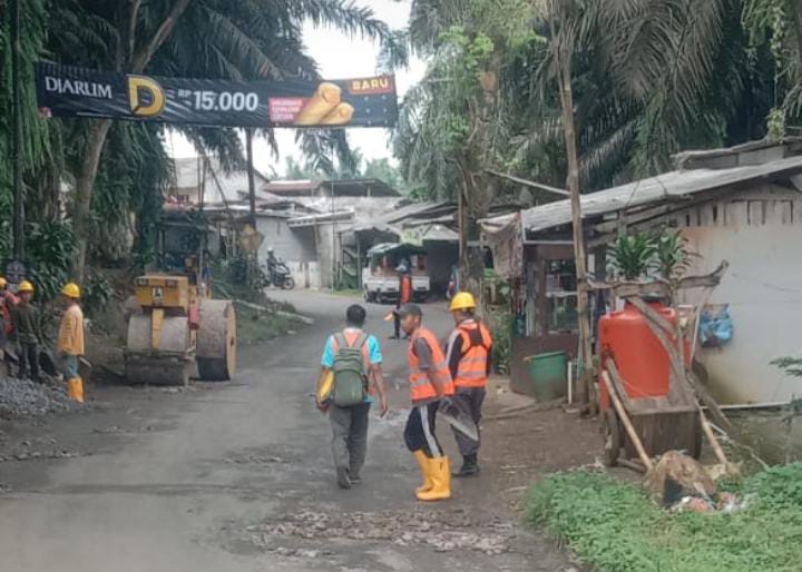 Warga Sambut Baik Perbaikan Ruas Jalan Cikidang&ndash;Kalapanunggal&ndash;Kabandungan oleh Star Energy Geothermal Salak Ltd