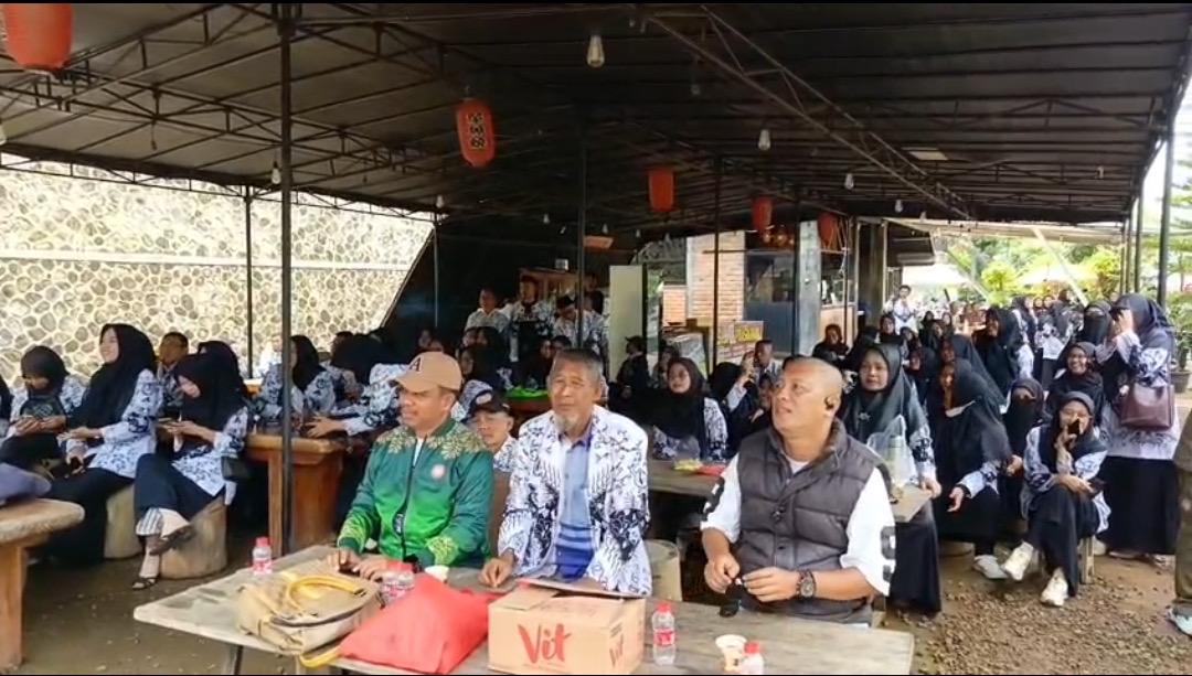 HUT PGRI Kalapanunggal Ke 80 Tahun Di Pusatkan Di Gunung Wayang Desa Gunung Endut