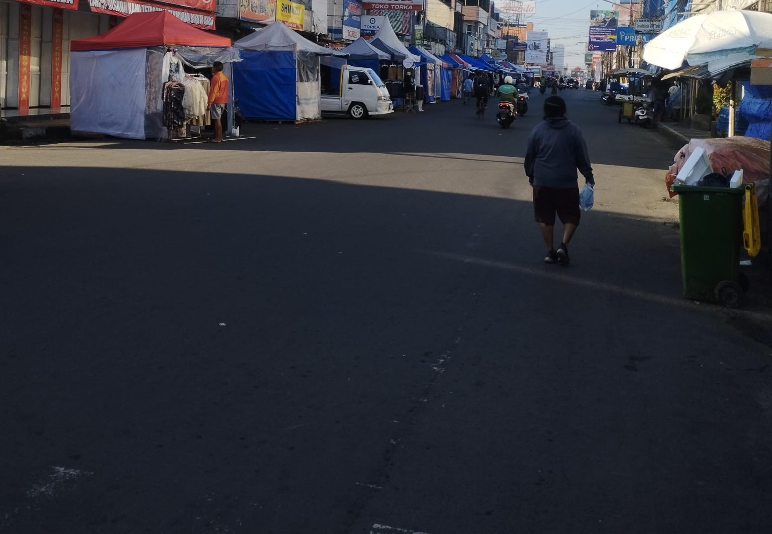 Trotoar dan Bahu Jalan Disulap Jadi Lapak PKL, Penataan Kawasan Perdagangan di Tasikmalaya Dipertanyakan