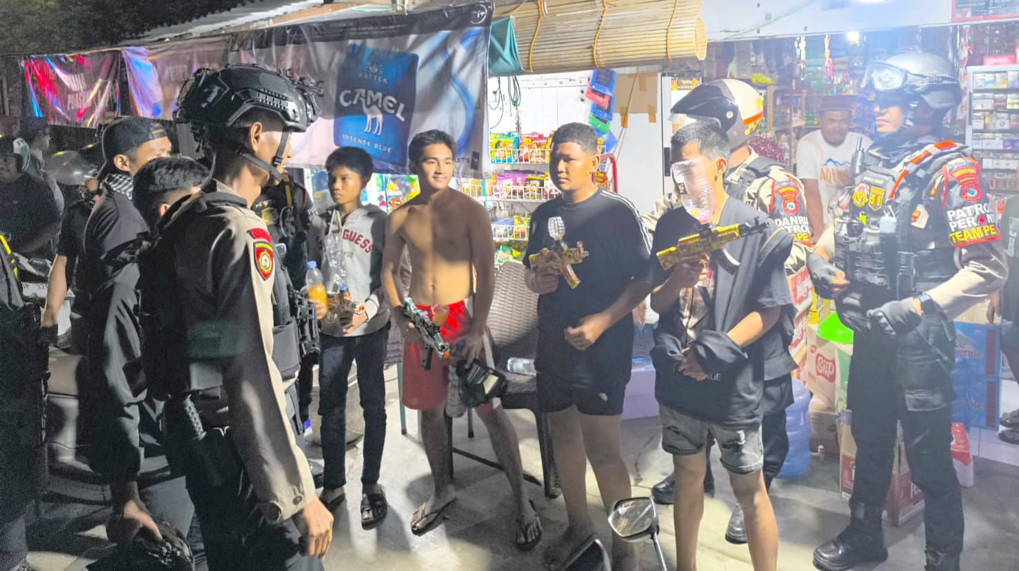 Beri Kenyaman Warga, Kapolres Pinrang Pimpin Patroli Gabungan