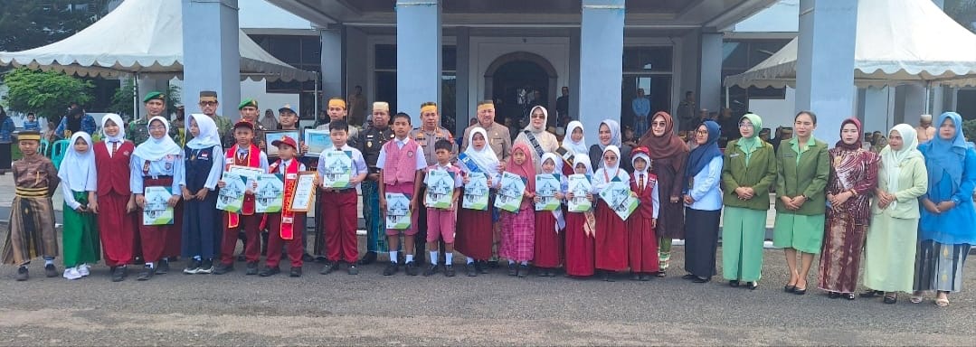 Hardiknas 2026, UPT SDN 8 Pinrang Meraih 7 Penghargaan dari Bupati Pinrang 