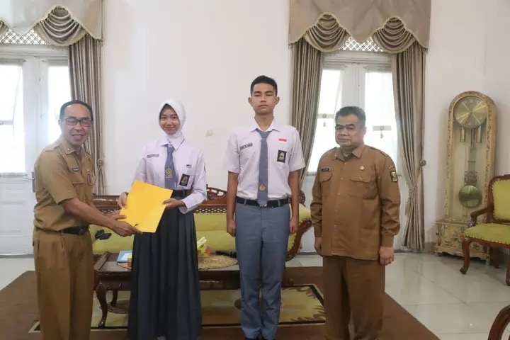 LEPAS PUTRA DAN PUTRI TERBAIK UNTUK SELEKSI PASKIBRAKA JABAR, SEKDA SAMPAIKAN RASA BANGGA