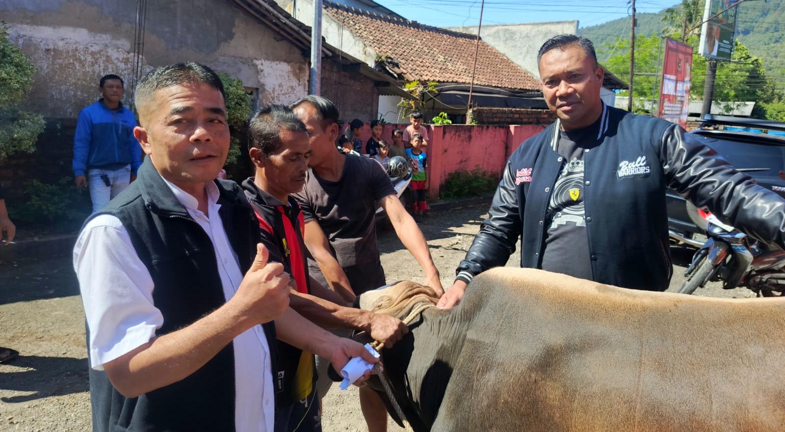 IDUL ADHA 1447 H, DPC PDI PERJUANGAN KABUPATEN SUKABUMI BAGIKAN DAGING QURBAN UNTUK WARGA