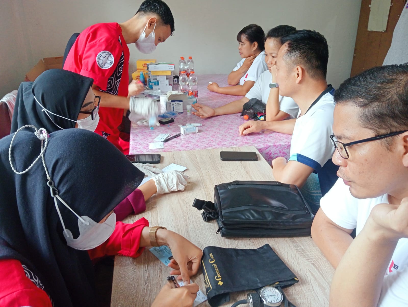 Isi HUT Pancasila & Sambut Bulan Bung Karno, DPC PDI Perjuangan  Bersama BKSG dan Klinik Waluya Gelar Pengobatan Gratis  